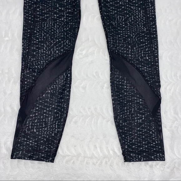 Lululemon Tight II in Snake Battleship Size 6 - Picture 4 of 11